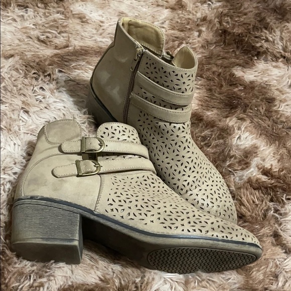 Tan booties - Picture 2 of 3